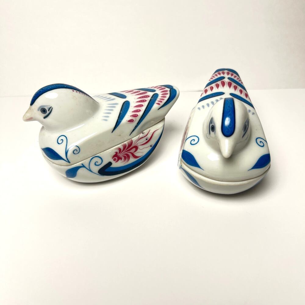 Mid Century Hand Painted Lidded Bird Trinket Boxes Pair Floral Porcelain Taiwan